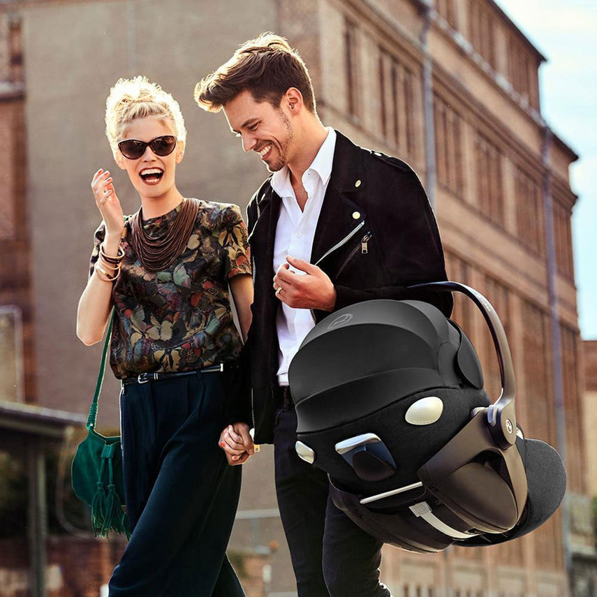 Cybex Cloud Q Capsule and Base - Stardust Black
