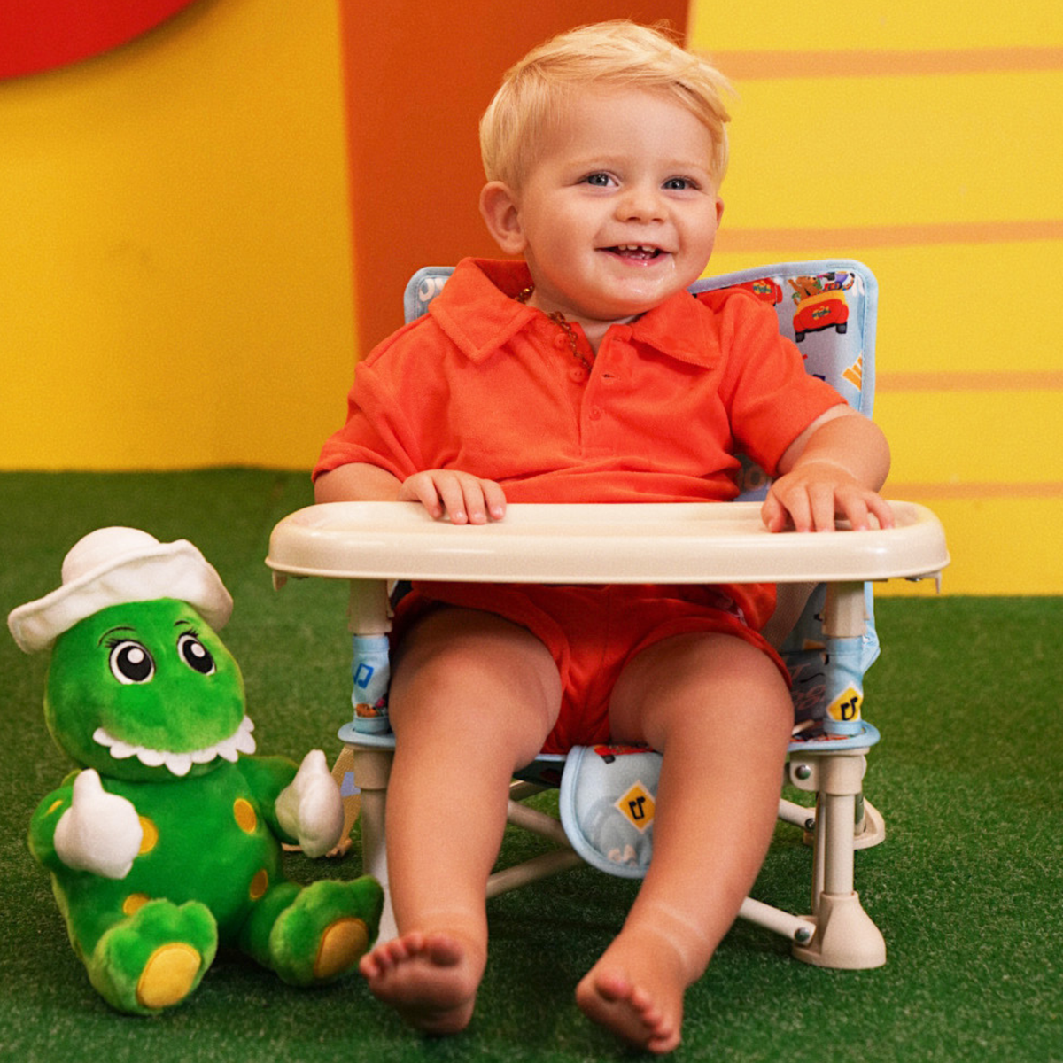 Izimini Wiggles Toot Toot, Chugga Chugga Beach Picnic Baby Chair V2