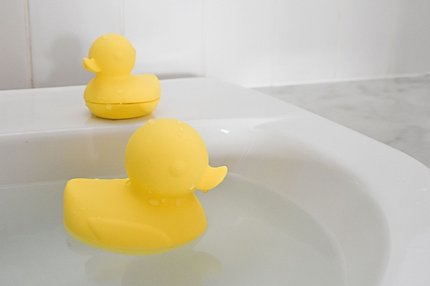 SILICONE BATH DUCKS 2PCS SET