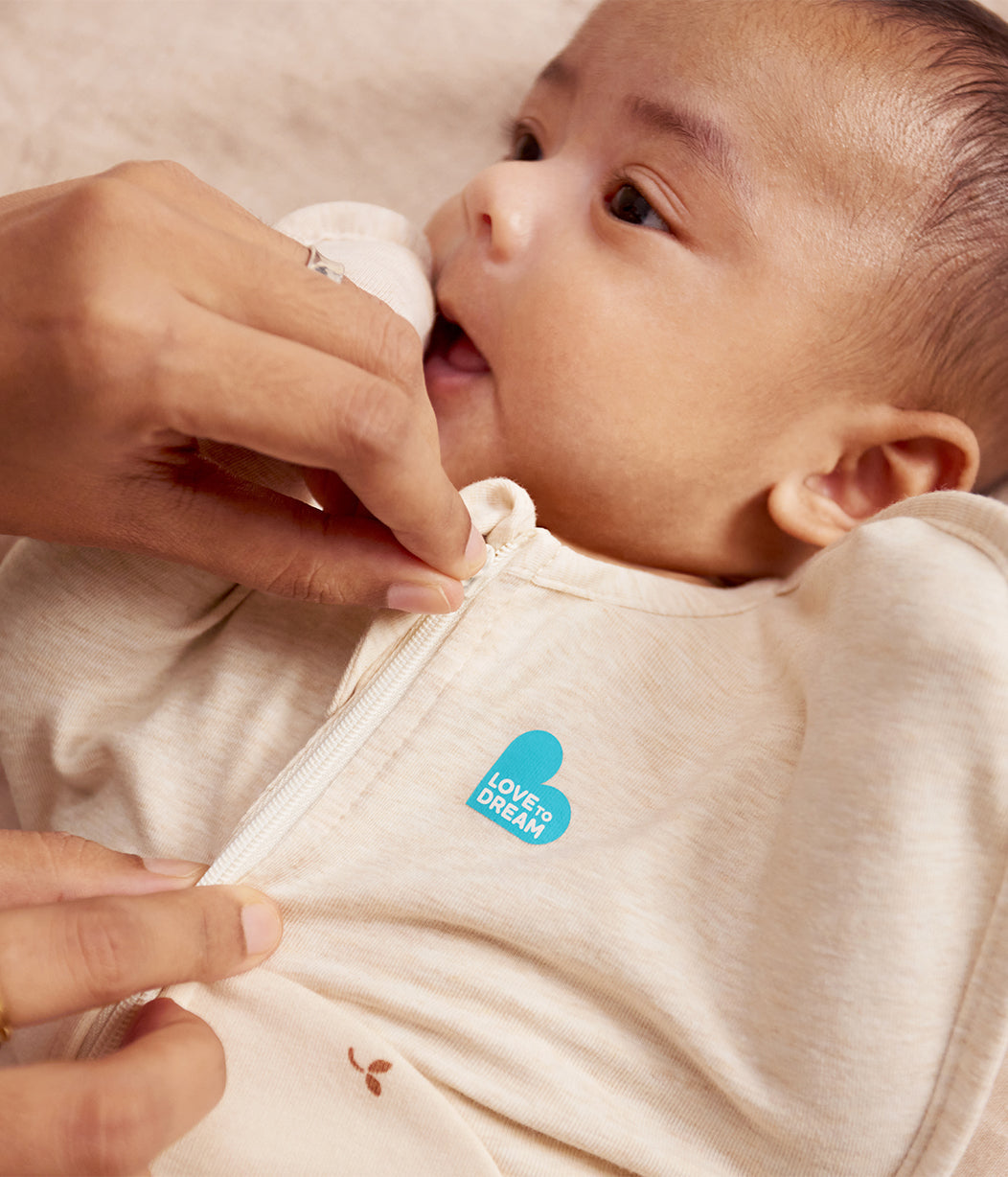 Love 2 Dream Swaddle Up™
Cotton Fleece 1.5 TOG 18-22°C - Oatmeal Twigs