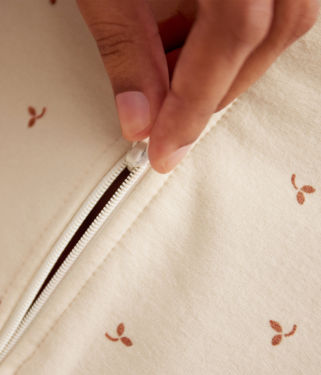 Love 2 Dream Swaddle Up™
Cotton Fleece 1.5 TOG 18-22°C - Oatmeal Twigs