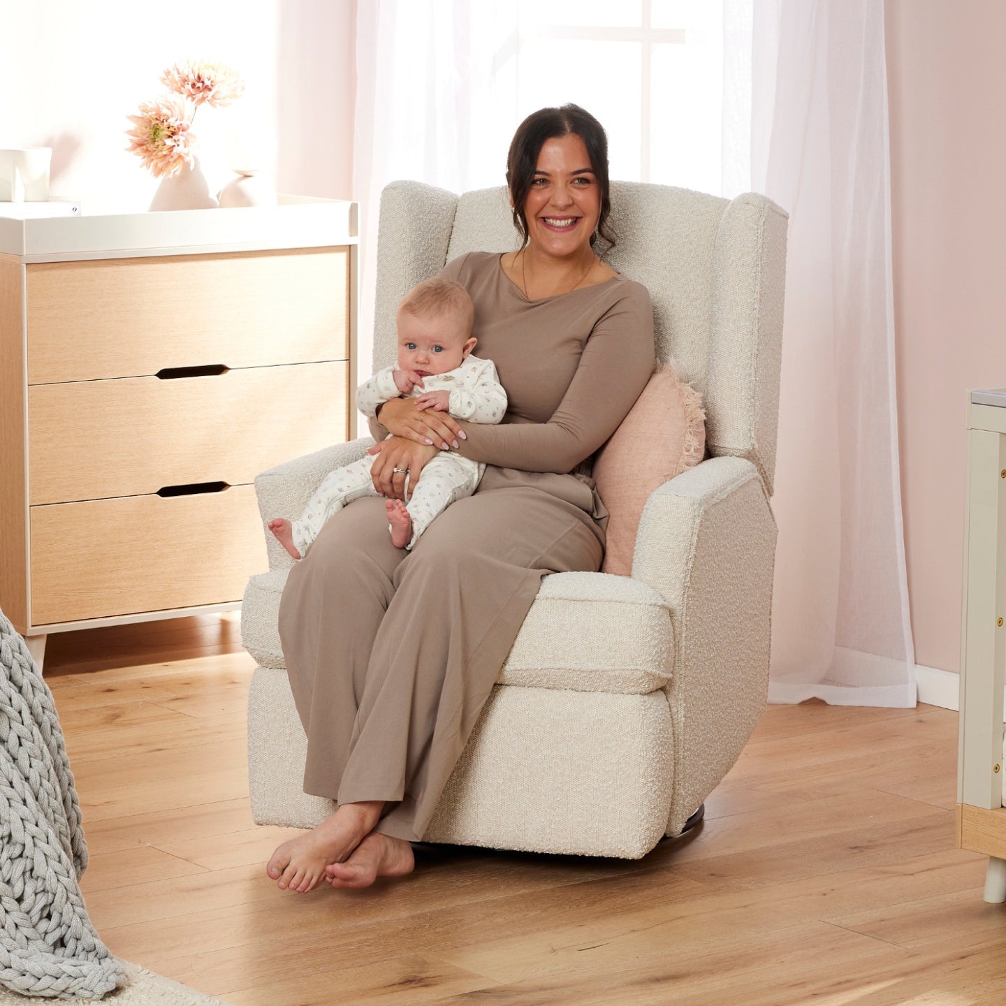 iL TuTTo Chelsea Recliner Glider Nursery Chair - Manual