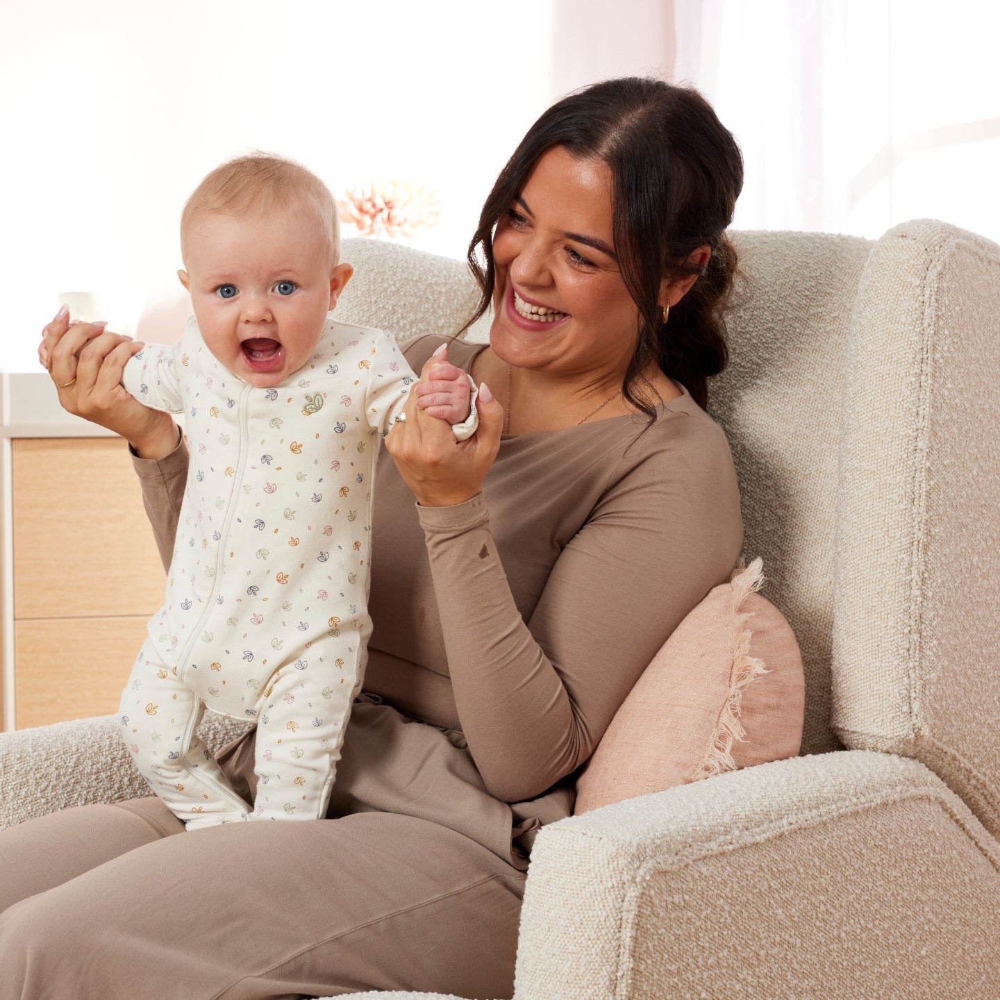 iL TuTTo Chelsea Recliner Glider Nursery Chair - Manual