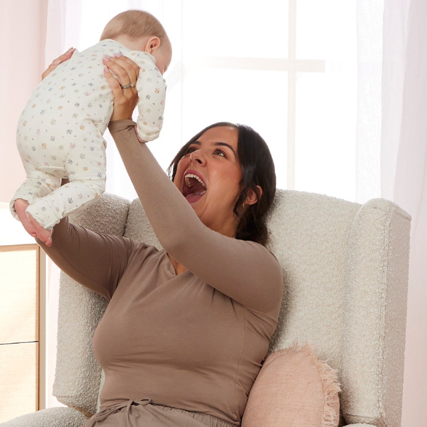 iL TuTTo Chelsea Recliner Glider Nursery Chair - Manual