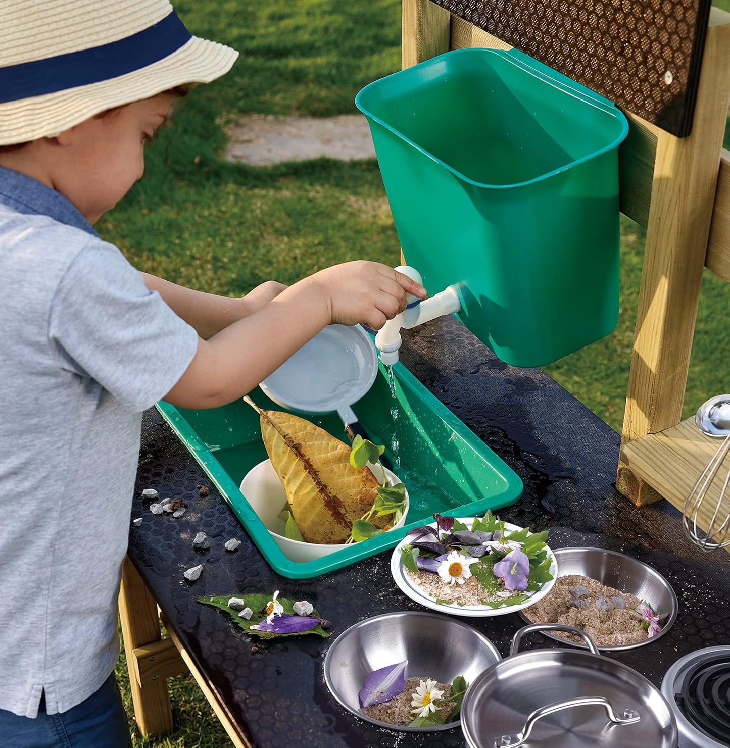 HAPE OUTDOOR KITCHEN