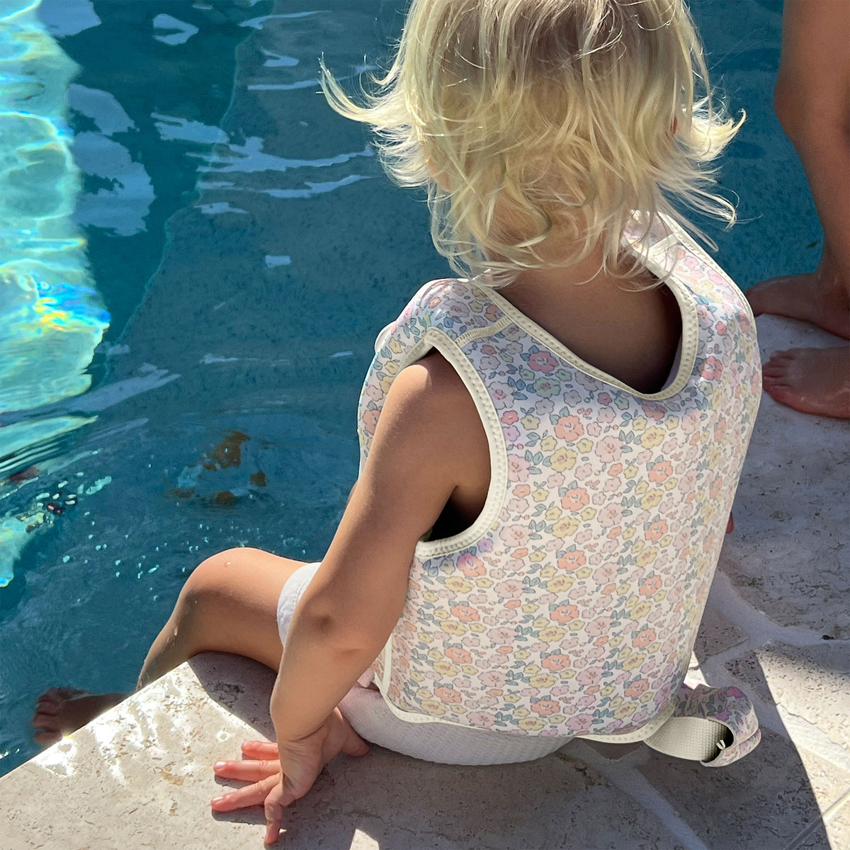 SUNNYLIFE SWIM VEST 1-2 - INTO THE GARDEN