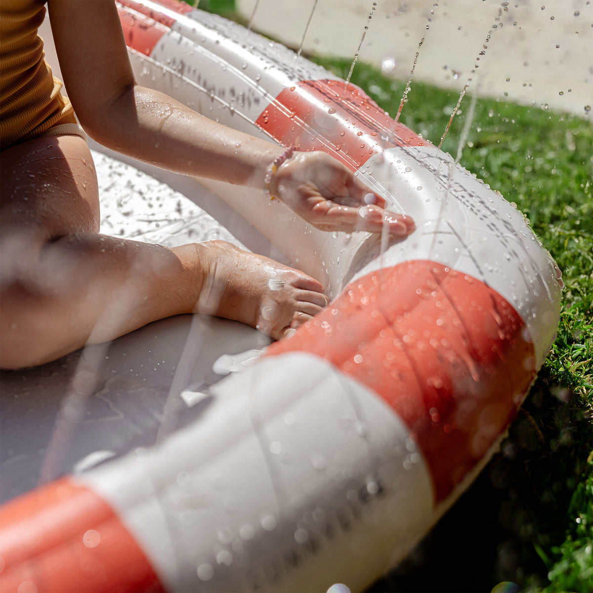 SUNNYLIFE KIDS SPRINKLER MAT - POPPY THE PEACH