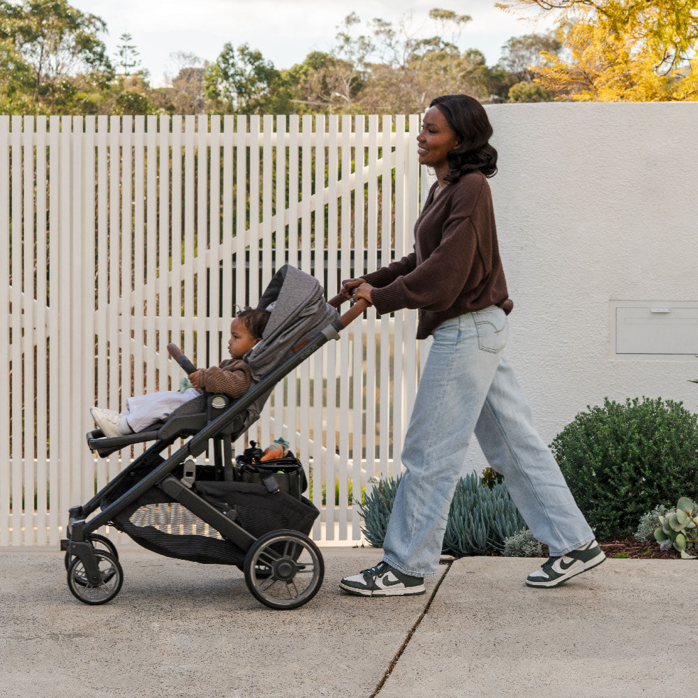 UPPAbaby Cruz V3 Pram - Evelyn
(Meadow Green) + FREE PARENT ORGANISER