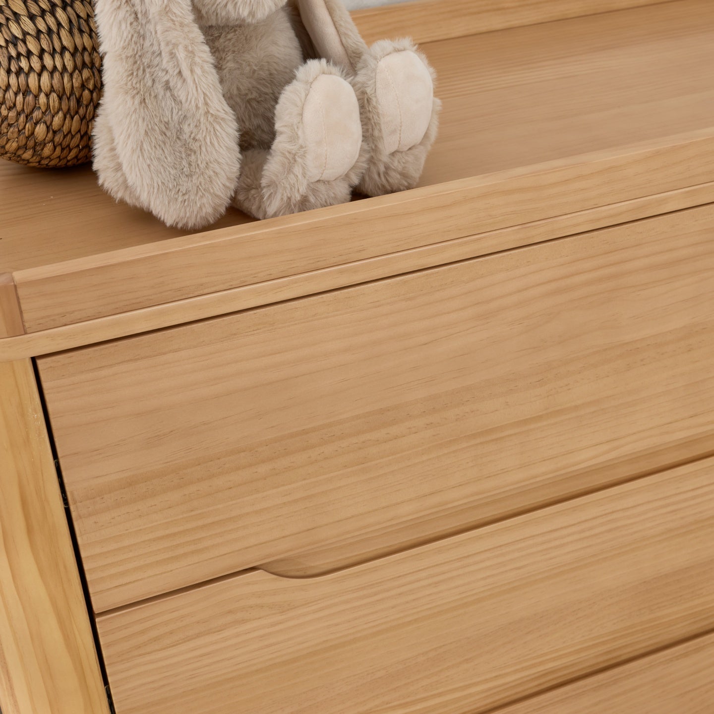 iL TuTTo Theo Sustainable Timber Chest & Changer in Natural