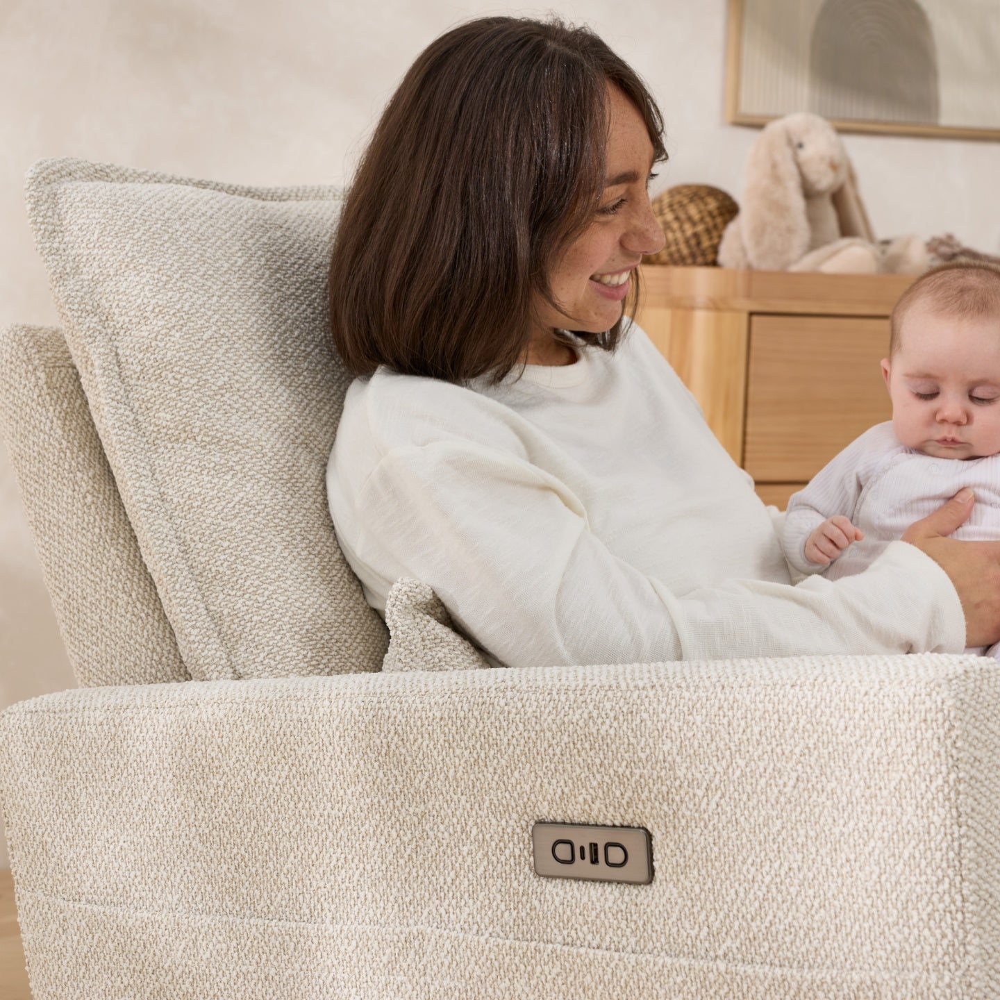 iL TuTTo Frankie Electric Recliner Glider Nursery Chair in Light Beige Soft Tweed