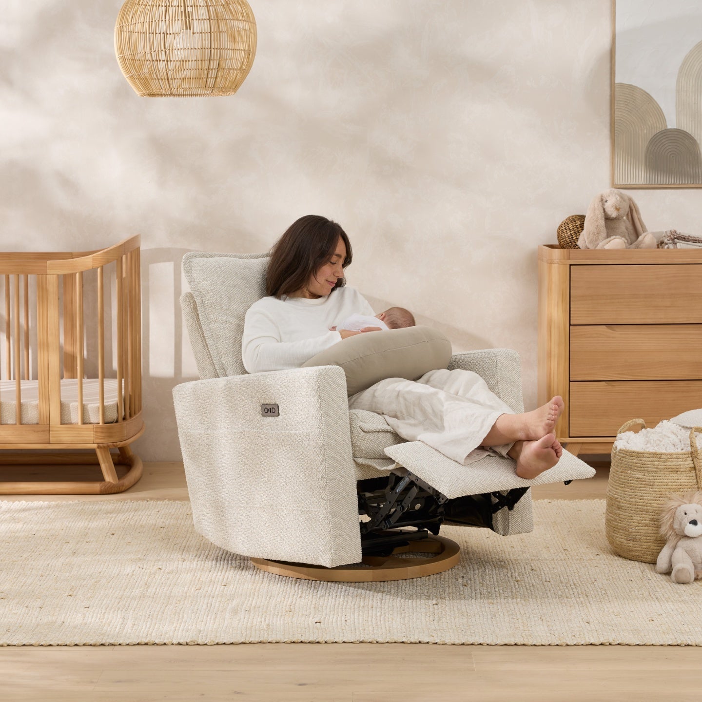 iL TuTTo Frankie Electric Recliner Glider Nursery Chair in Light Beige Soft Tweed