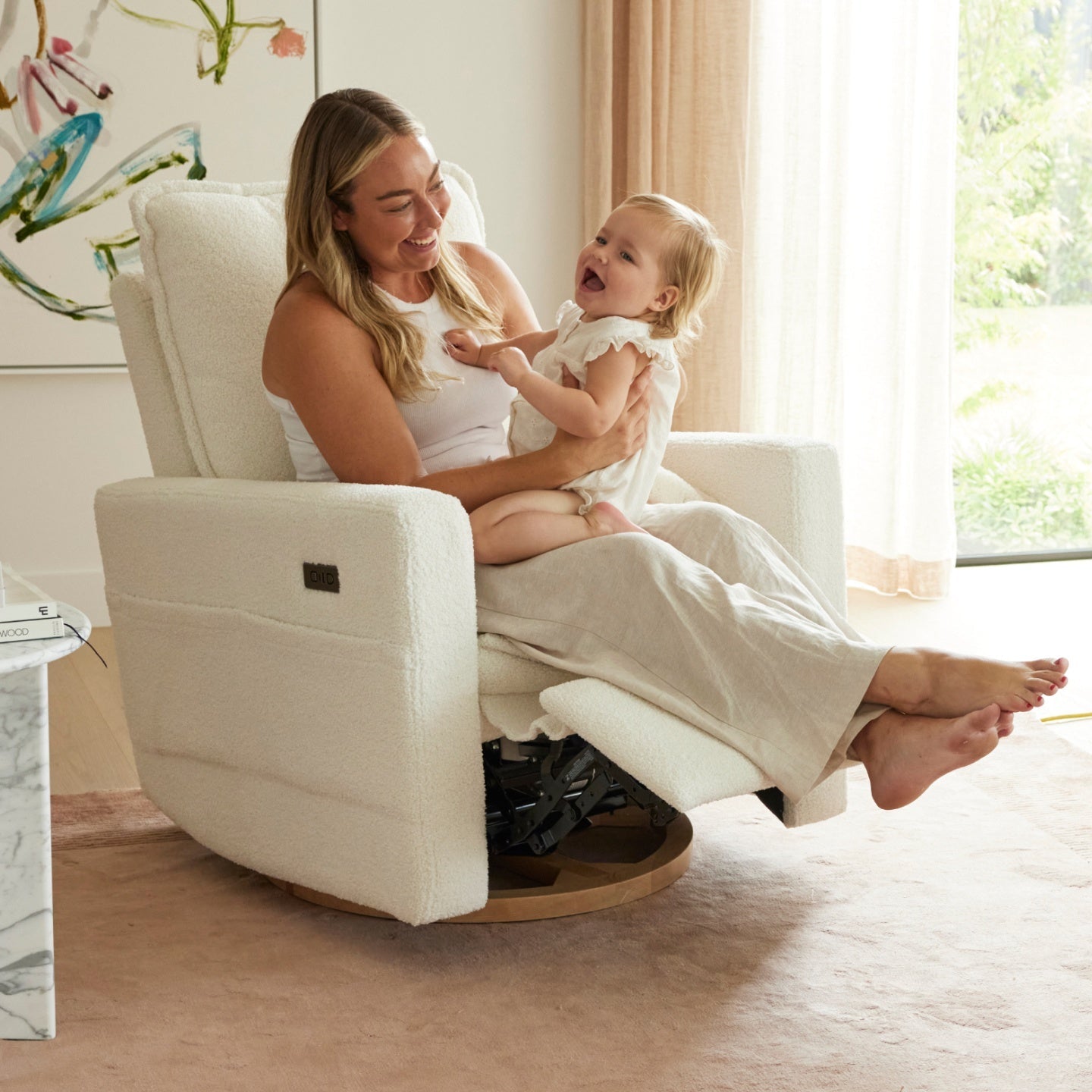 iL TuTTo Frankie Electric Recliner Glider Nursery Chair in Coconut Teddy
