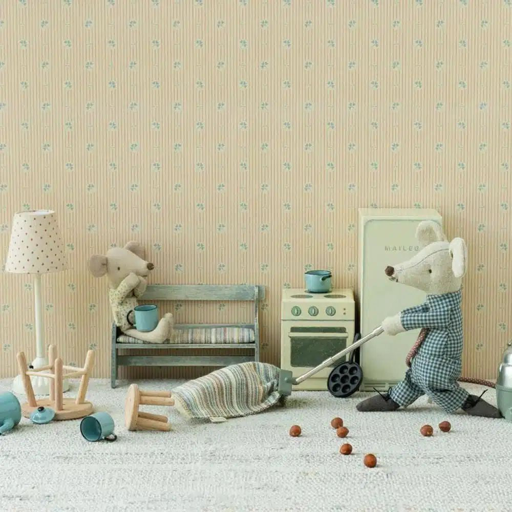 Maileg Bench Mouse Size - Off White