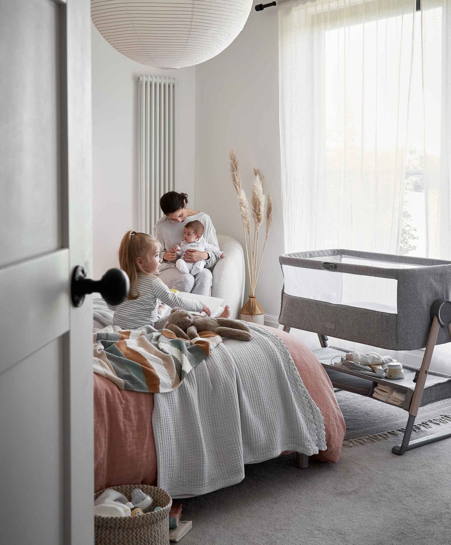 Mamas & Papas Lua Bedside Crib Bundle - GREY (BONUS FITTED SHEETS & MATTRESS PROTECTOR)
