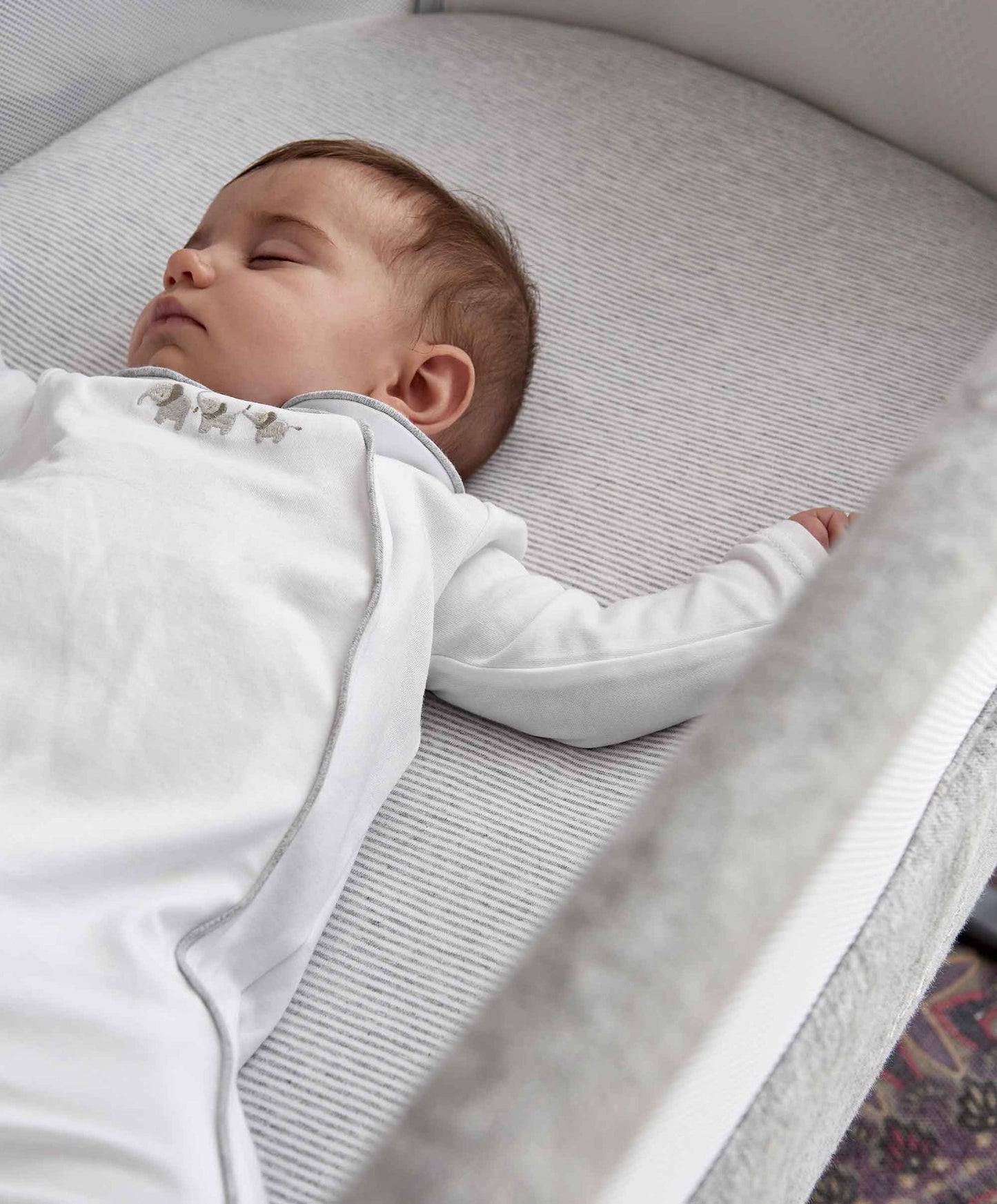 Mamas & Papas Lua Bedside Crib Bundle - GREY (BONUS FITTED SHEETS & MATTRESS PROTECTOR)