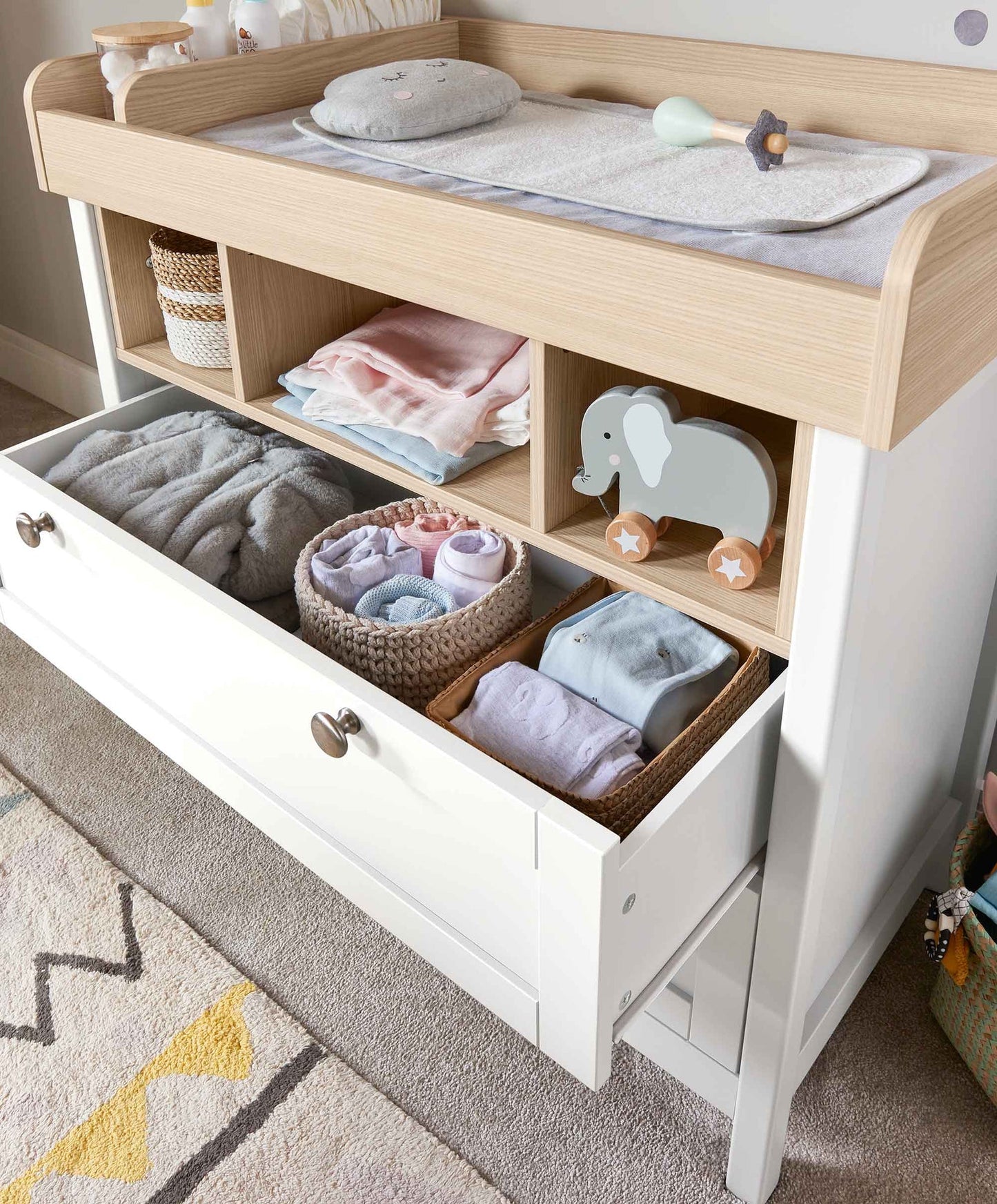 Mamas & Papas Harwell 5 Piece Set with Cotbed, Dresser Changer, Mattress, Fitted Sheets & Mattress Protector - White